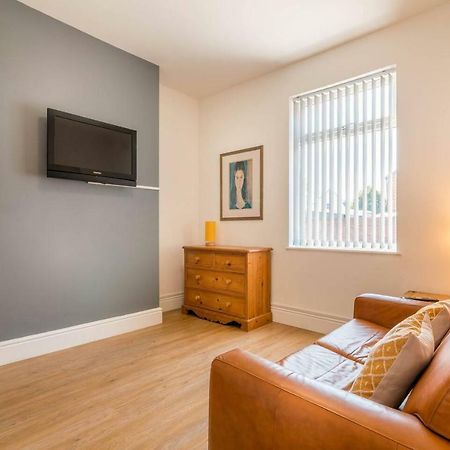 Platform Port Area Apartment 1 With Free Street Parking كينغستون أبون هول المظهر الخارجي الصورة