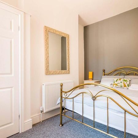 Platform Port Area Apartment 1 With Free Street Parking كينغستون أبون هول المظهر الخارجي الصورة